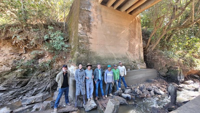 Prefeitura de Perdizes realiza reforço na ponte da subida do Tamanduá